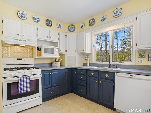 5 Whittier Lane, Shelton, CT 06484