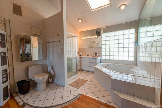 36 Elaine Drive, Oceanside, NY 11572