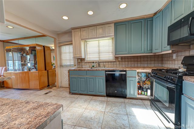 36 Elaine Drive, Oceanside, NY 11572