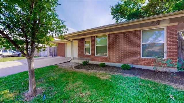 2104 Elmwood, Bryan, TX 77803