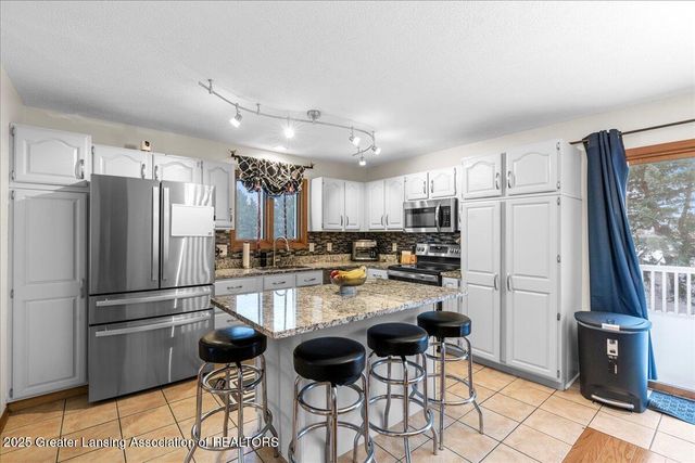 6531 Windsong Way, Lansing, MI 48917