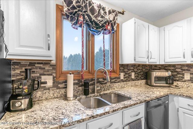 6531 Windsong Way, Lansing, MI 48917