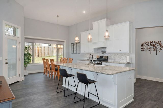 129 N Glengary Drive, Nixa, MO 65714