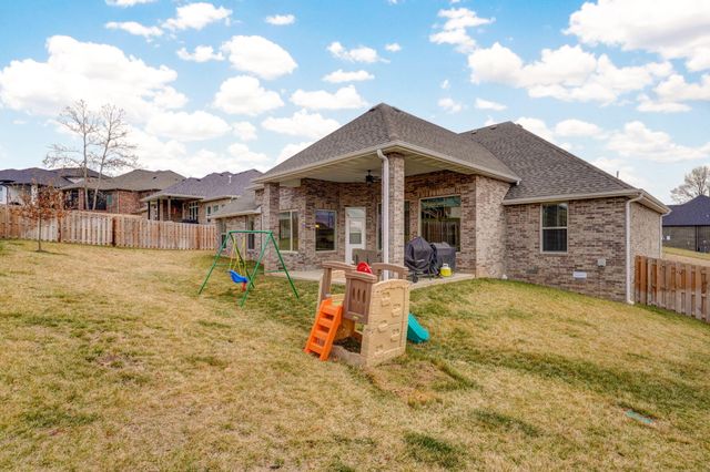 129 N Glengary Drive, Nixa, MO 65714