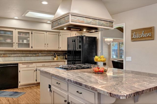 757 Hillgrove Ct, Chico, CA 95926