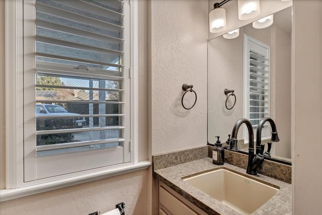 757 Hillgrove Ct, Chico, CA 95926