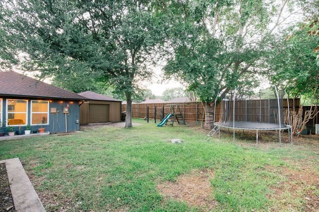 2409 Green Oaks Street, Denton, TX 76209