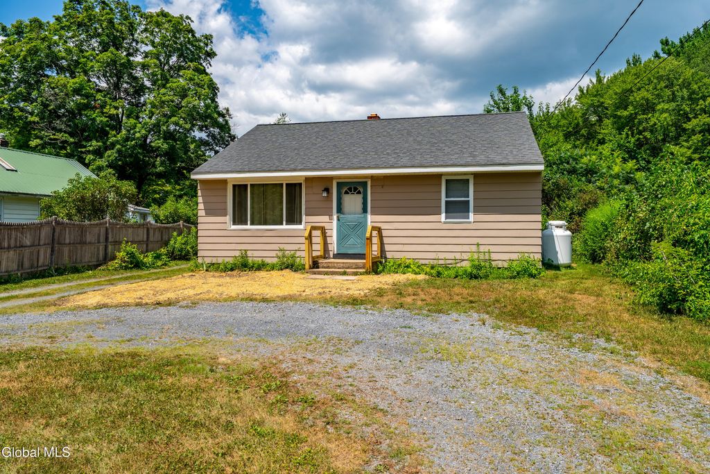90 Unionville Feura Bush Road, New Scotland, NY 12067