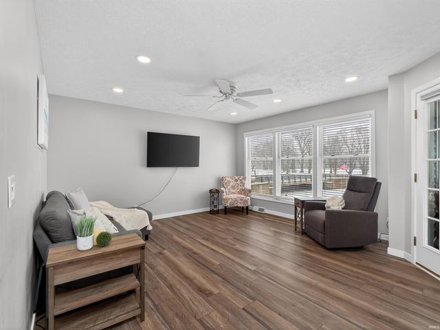 700 S Lakeside Dr Apt 6, Syracuse, IN 46567