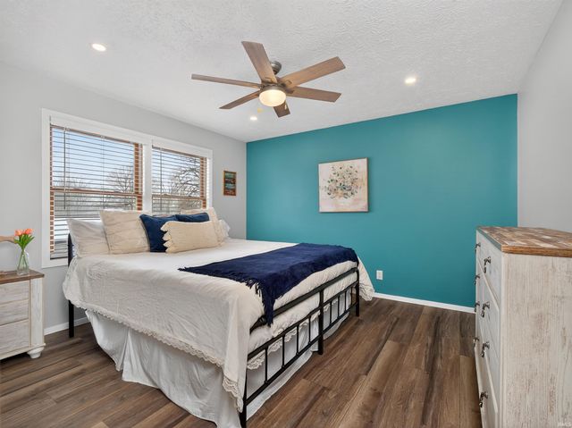 700 S Lakeside Dr Apt 6, Syracuse, IN 46567