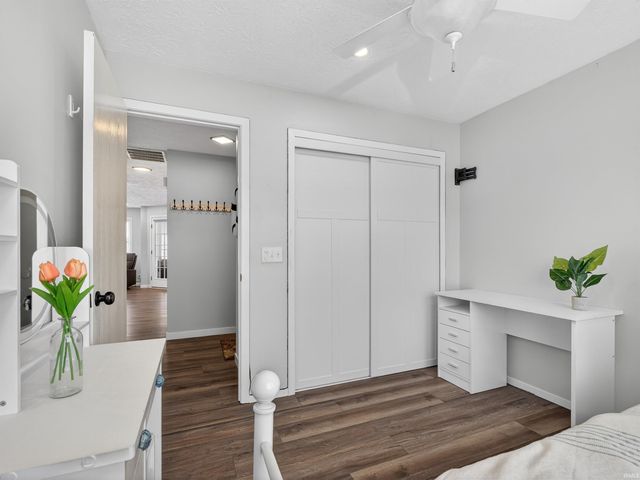 700 S Lakeside Dr Apt 6, Syracuse, IN 46567