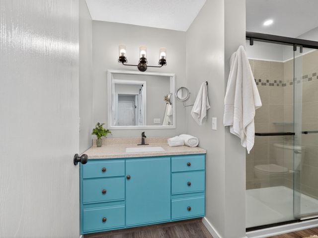 700 S Lakeside Dr Apt 6, Syracuse, IN 46567