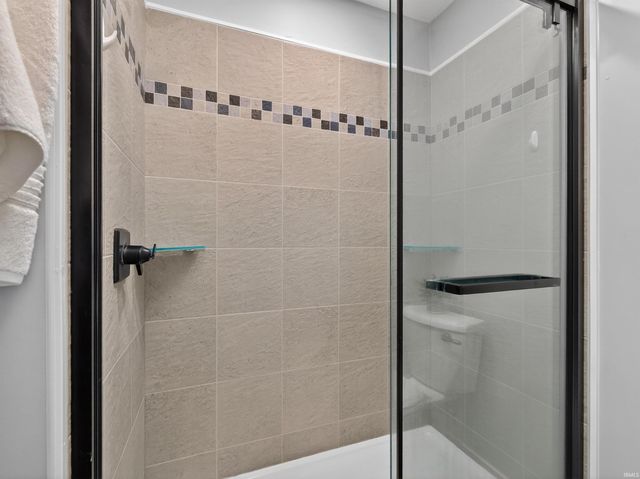 700 S Lakeside Dr Apt 6, Syracuse, IN 46567