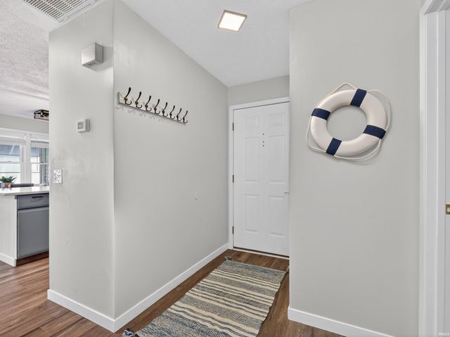 700 S Lakeside Dr Apt 6, Syracuse, IN 46567