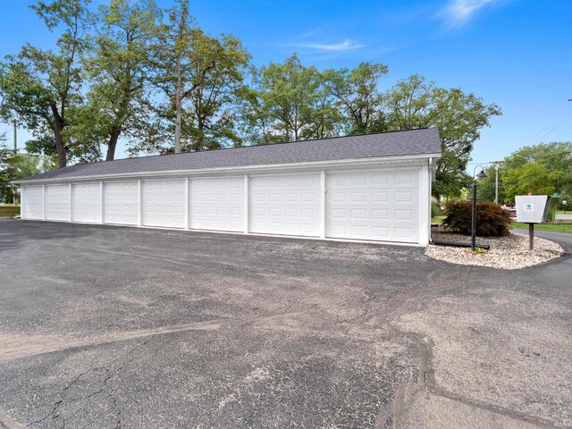 700 S Lakeside Dr Apt 6, Syracuse, IN 46567