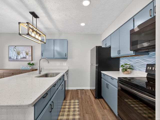 700 S Lakeside Dr Apt 6, Syracuse, IN 46567