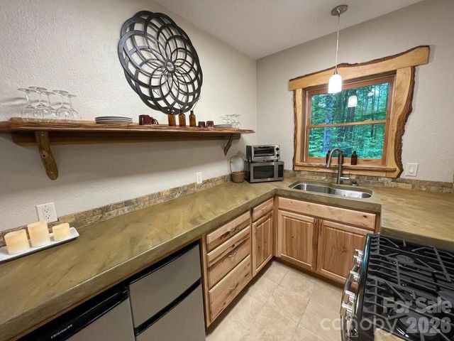700 Norton Fork Road, Hot Springs, NC 28743