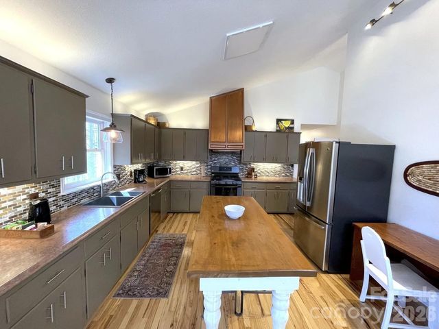 700 Norton Fork Road, Hot Springs, NC 28743