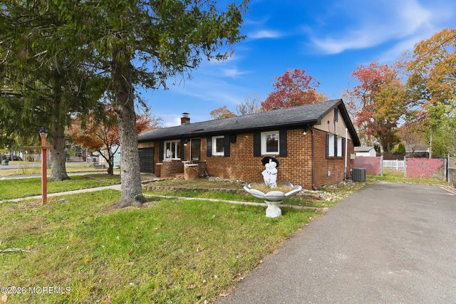 215 Sunset Lane, Howell, NJ 07731