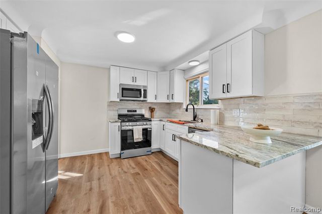 24821 Almond Avenue, Eastpointe, MI 48021