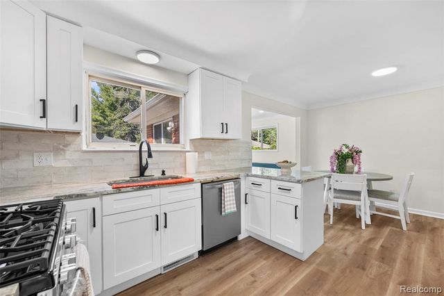 24821 Almond Avenue, Eastpointe, MI 48021