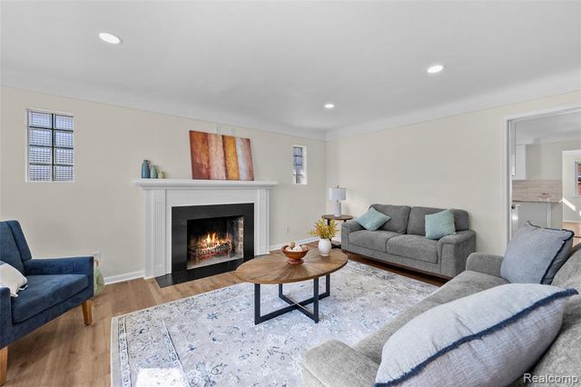 24821 Almond Avenue, Eastpointe, MI 48021