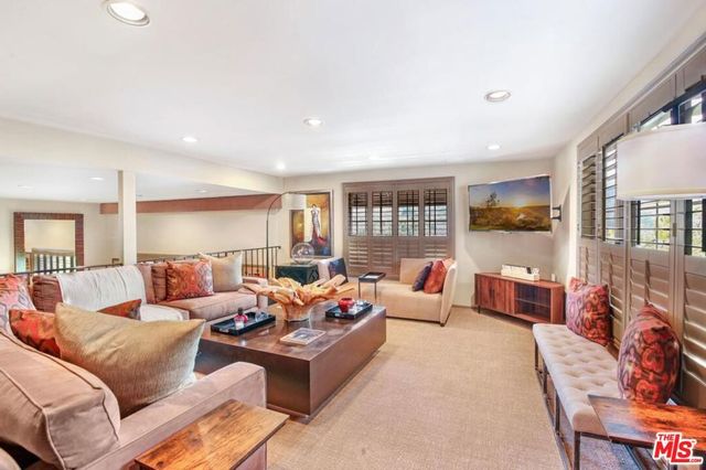3200 Primera Avenue, Los Angeles, CA 90068