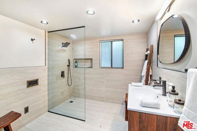 3200 Primera Avenue, Los Angeles, CA 90068