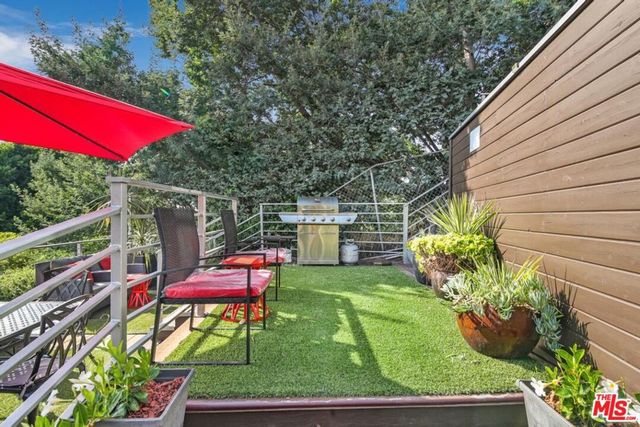3200 Primera Avenue, Los Angeles, CA 90068