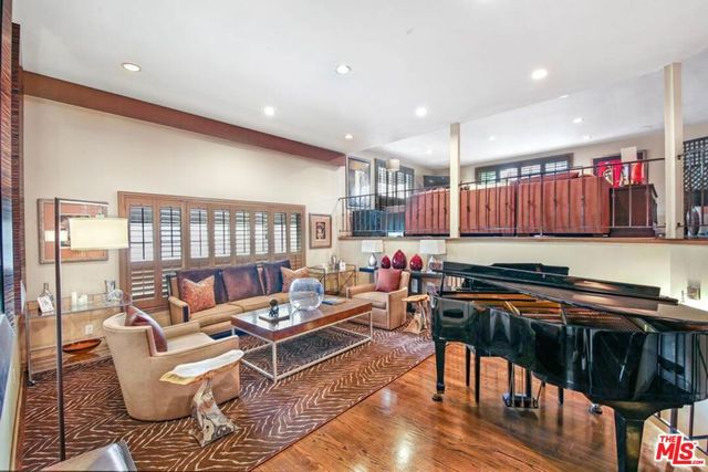 3200 Primera Avenue, Los Angeles, CA 90068