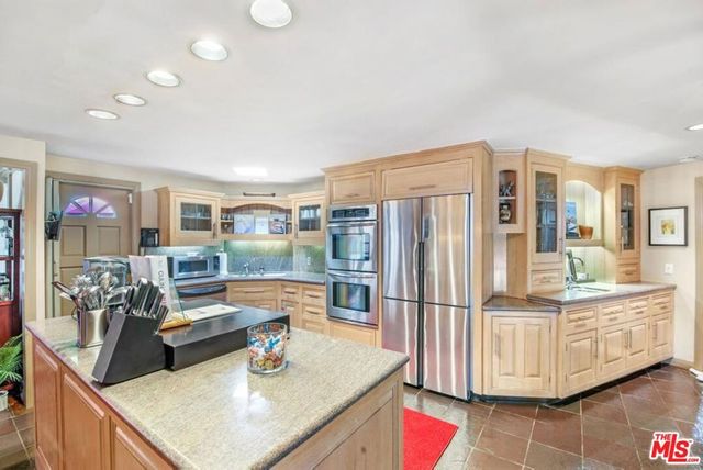 3200 Primera Avenue, Los Angeles, CA 90068