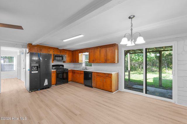 413-421 Buds Lane, Hampstead, NC 28443