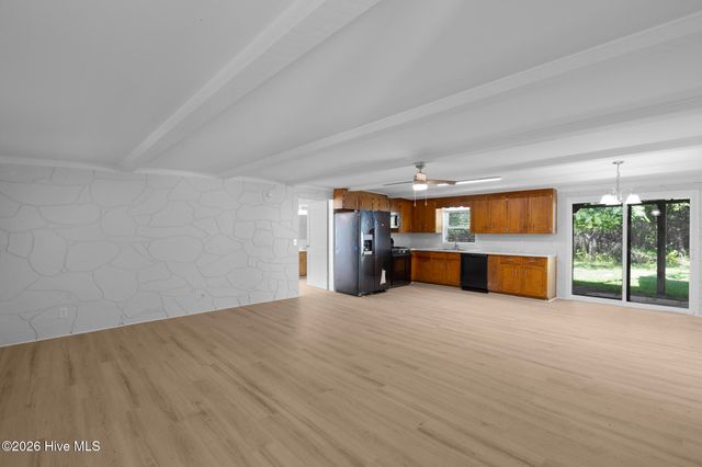 413-421 Buds Lane, Hampstead, NC 28443