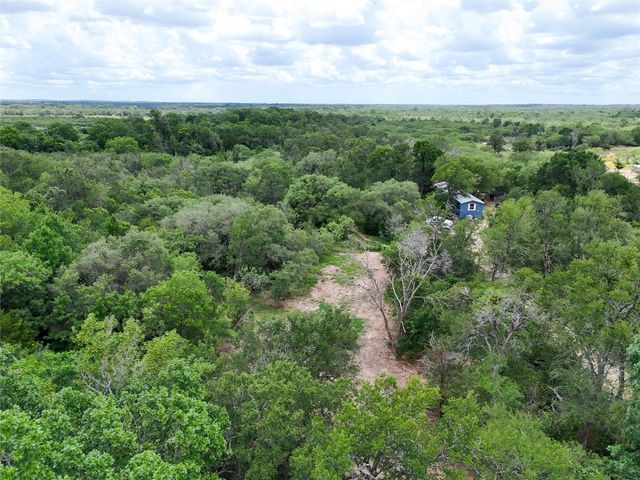 689 Chamberlin RD, Dale, TX 78616