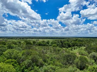 689 Chamberlin RD, Dale, TX 78616