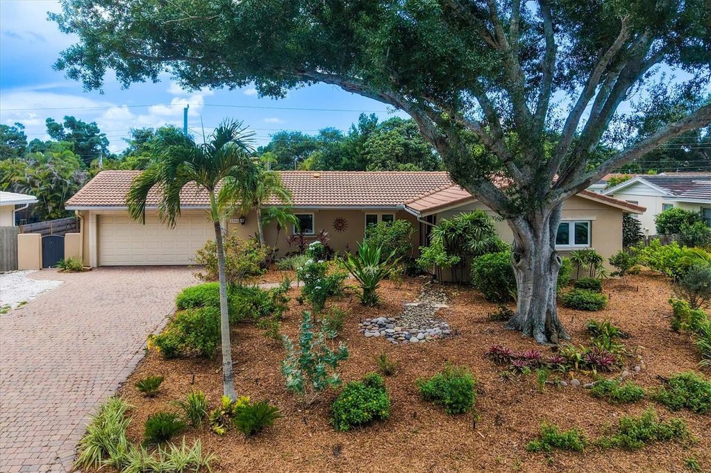 3504 BROOKLINE DRIVE, Sarasota, FL 34239