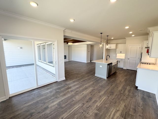 1933 Hildebrand Lane, Columbia, TN 38401