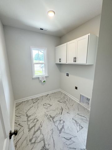 1933 Hildebrand Lane, Columbia, TN 38401
