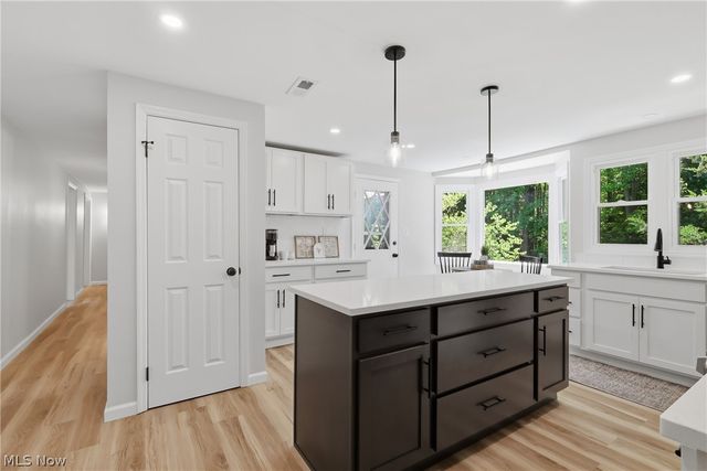 7090 Euclid Chardon Road, Kirtland, OH 44094