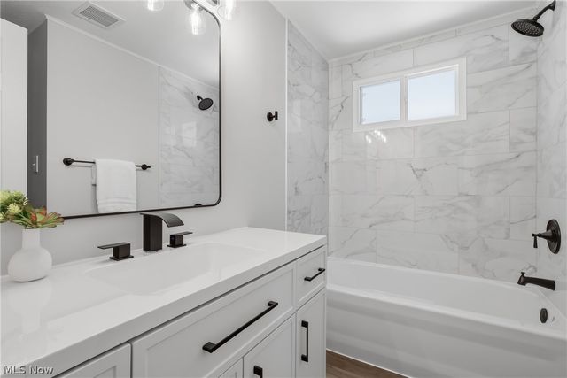 7090 Euclid Chardon Road, Kirtland, OH 44094