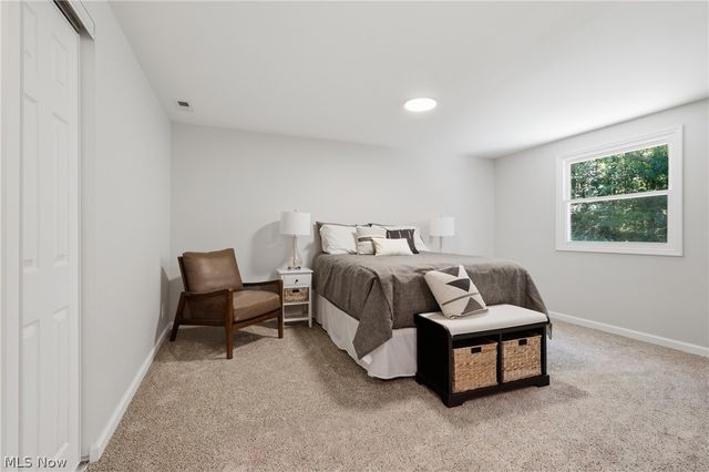 7090 Euclid Chardon Road, Kirtland, OH 44094