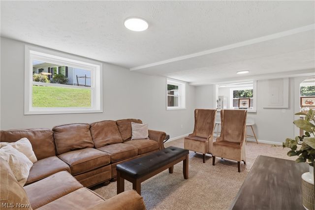7090 Euclid Chardon Road, Kirtland, OH 44094