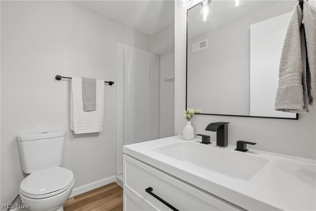 7090 Euclid Chardon Road, Kirtland, OH 44094