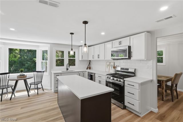 7090 Euclid Chardon Road, Kirtland, OH 44094