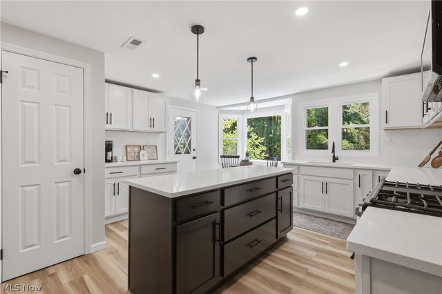7090 Euclid Chardon Road, Kirtland, OH 44094