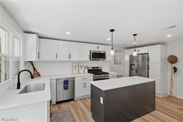7090 Euclid Chardon Road, Kirtland, OH 44094