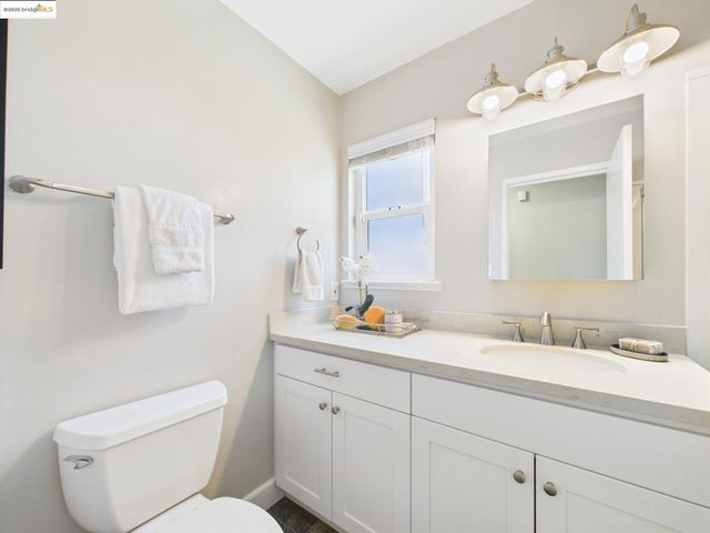 2532 Lincoln Ave, Richmond, CA 94804
