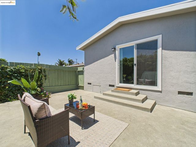2532 Lincoln Ave, Richmond, CA 94804