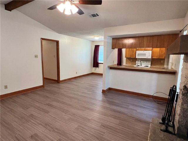 103 S Kaupo DR B, Bastrop, TX 78602