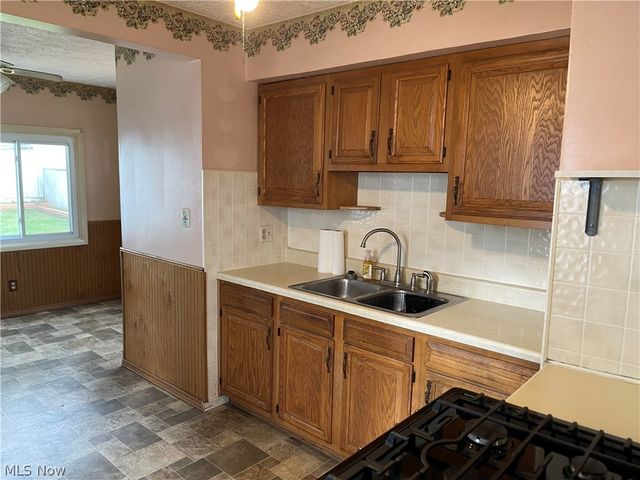 757 Davies Avenue, Akron, OH 44306